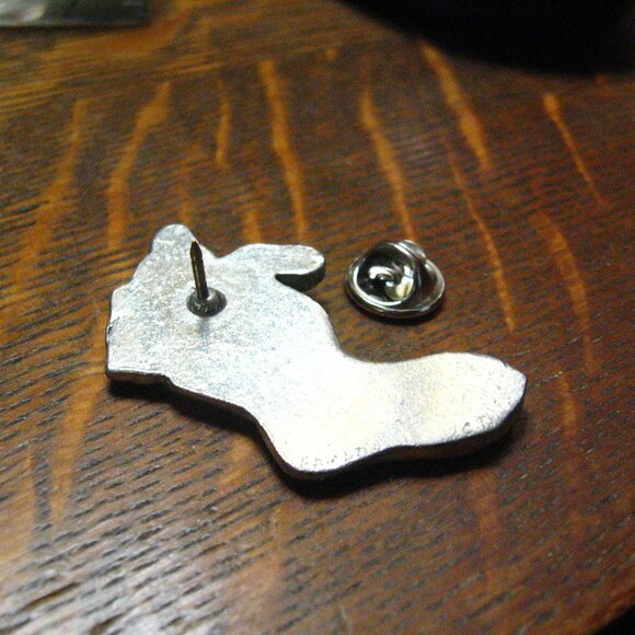 Christmas Stocking Teddy Bear Vintage Pewter Lapel Pin - Picture 4 of 4